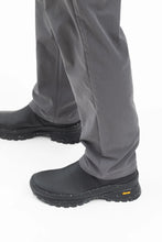 Laden Sie das Bild in den Galerie-Viewer, Aros Solotex Chino Hose Battleship Grey
