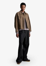 Laden Sie das Bild in den Galerie-Viewer, Becca waxed cotton rain jacket, Khaki
