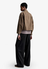 Laden Sie das Bild in den Galerie-Viewer, Becca waxed cotton rain jacket, Khaki
