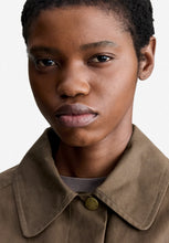 Laden Sie das Bild in den Galerie-Viewer, Becca waxed cotton rain jacket, Khaki
