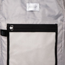 Laden Sie das Bild in den Galerie-Viewer, BERNT Rucksack Multi Kleegrün
