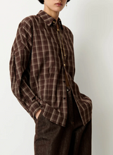 Laden Sie das Bild in den Galerie-Viewer, BOOKLYN Shirt, Mokalatte
