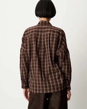 Laden Sie das Bild in den Galerie-Viewer, BOOKLYN Shirt, Mokalatte
