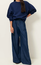 Laden Sie das Bild in den Galerie-Viewer, CHEBBI Pullover, Blazerblau
