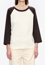 Laden Sie das Bild in den Galerie-Viewer, Clara Top, beige/marron
