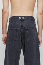 Load image into Gallery viewer, Criss Loose-fit Jeans Washed Black
