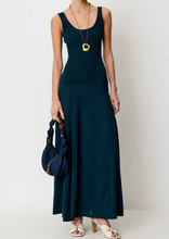 Laden Sie das Bild in den Galerie-Viewer, DESNA Dress, Paonea
