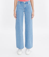 Laden Sie das Bild in den Galerie-Viewer, ELISABETH Jeans Washed Indigo
