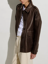 Laden Sie das Bild in den Galerie-Viewer, HARRIBOYD Leather Jacket, Coffee
