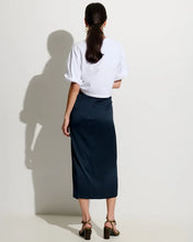 Laden Sie das Bild in den Galerie-Viewer, HOLLY Skirt, Night Shadow
