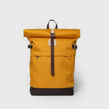 Laden Sie das Bild in den Galerie-Viewer, ICON Rolltop Rucksack M Goldgelb
