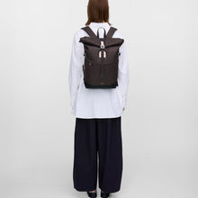Laden Sie das Bild in den Galerie-Viewer, ICON Rolltop Rucksack M, Braun
