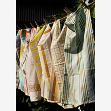 Laden Sie das Bild in den Galerie-Viewer, Checked kitchen towel, Yellow/lilac
