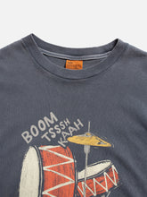Laden Sie das Bild in den Galerie-Viewer, Koffe Trummor T-Shirt Anthrazit
