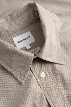 Load image into Gallery viewer, Kongshoved Poplin Micro Check Shirt, Oatmeal
