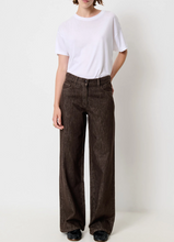 Laden Sie das Bild in den Galerie-Viewer, LINE Jeans, Brownim
