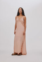Laden Sie das Bild in den Galerie-Viewer, Lilou Sheer-Kleid mit Spitzeneinsätzen, Blush
