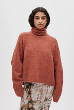 Load image into Gallery viewer, MABEKA Fluffy knit funnel-neck, Redwood
