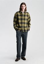 Laden Sie das Bild in den Galerie-Viewer, Malaury checked overshirt, Khaki
