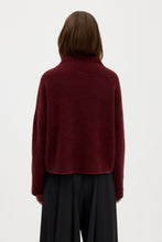 Laden Sie das Bild in den Galerie-Viewer, Mika Yak Funnelneck Sweater, Mahogany Red
