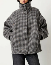 Laden Sie das Bild in den Galerie-Viewer, NARIWA Coat, Shelby
