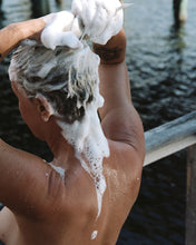 Laden Sie das Bild in den Galerie-Viewer, 232 Shampoo Brennnessel 240 ml
