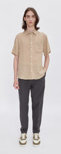 Laden Sie das Bild in den Galerie-Viewer, BELLINI Logo Shirt kurzärmlig Beige
