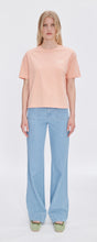 Laden Sie das Bild in den Galerie-Viewer, NEU AVA T-Shirt Peach

