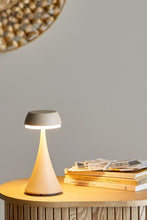 Laden Sie das Bild in den Galerie-Viewer, Pepple Tragbare Lampe, Wiederaufladbar
