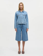 Laden Sie das Bild in den Galerie-Viewer, Robyn Jeans-Shorts, Blue Vintage
