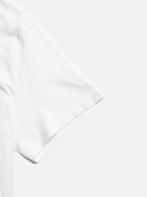 Laden Sie das Bild in den Galerie-Viewer, Roy Gitarren-T-Shirt Offwhite
