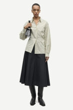Laden Sie das Bild in den Galerie-Viewer, Saalesso skirt 15902, Black
