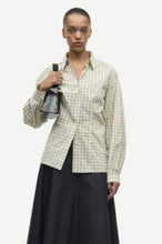 Laden Sie das Bild in den Galerie-Viewer, Saalesso skirt 15902, Black
