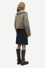 Laden Sie das Bild in den Galerie-Viewer, Sacleo jacket 15772, Lead Gray Mel.
