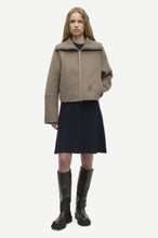 Laden Sie das Bild in den Galerie-Viewer, Sacleo jacket 15772, Lead Gray Mel.
