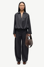 Load image into Gallery viewer, Sadaphne shirt 16248, Black Mel.
