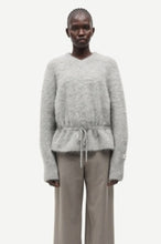 Laden Sie das Bild in den Galerie-Viewer, Salo v-neck 16165, Grey mel.
