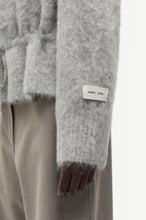 Laden Sie das Bild in den Galerie-Viewer, Salo v-neck 16165, Grey mel.
