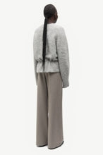 Laden Sie das Bild in den Galerie-Viewer, Salo v-neck 16165, Grey mel.
