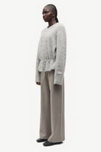 Laden Sie das Bild in den Galerie-Viewer, Salo v-neck 16165, Grey mel.
