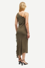 Laden Sie das Bild in den Galerie-Viewer, Samoena Kleid 15154 Dark Greige
