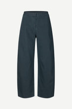 Laden Sie das Bild in den Galerie-Viewer, Saroko trousers 15645, Washed Salute
