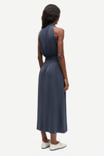 Laden Sie das Bild in den Galerie-Viewer, Saumi dress 16113 Ombre Blue
