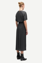 Laden Sie das Bild in den Galerie-Viewer, Sauma ss Kleid 10167 Grau Nadelstreifen
