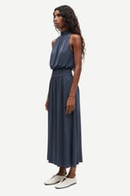 Laden Sie das Bild in den Galerie-Viewer, Saumi dress 16113 Ombre Blue
