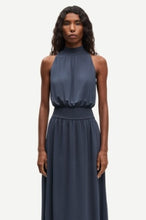 Laden Sie das Bild in den Galerie-Viewer, Saumi dress 16113 Ombre Blue
