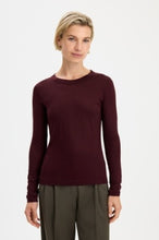 Laden Sie das Bild in den Galerie-Viewer, Scooped Longsleeve Top, Dark Burgundy

