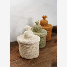 Load image into Gallery viewer, Seagrass basket with lid, Yellow
