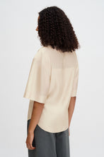 Laden Sie das Bild in den Galerie-Viewer, Transparenz-Shirt, Perlbeige
