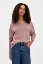 Laden Sie das Bild in den Galerie-Viewer, Soft Wool V-Neck Sweater, Light Pink
